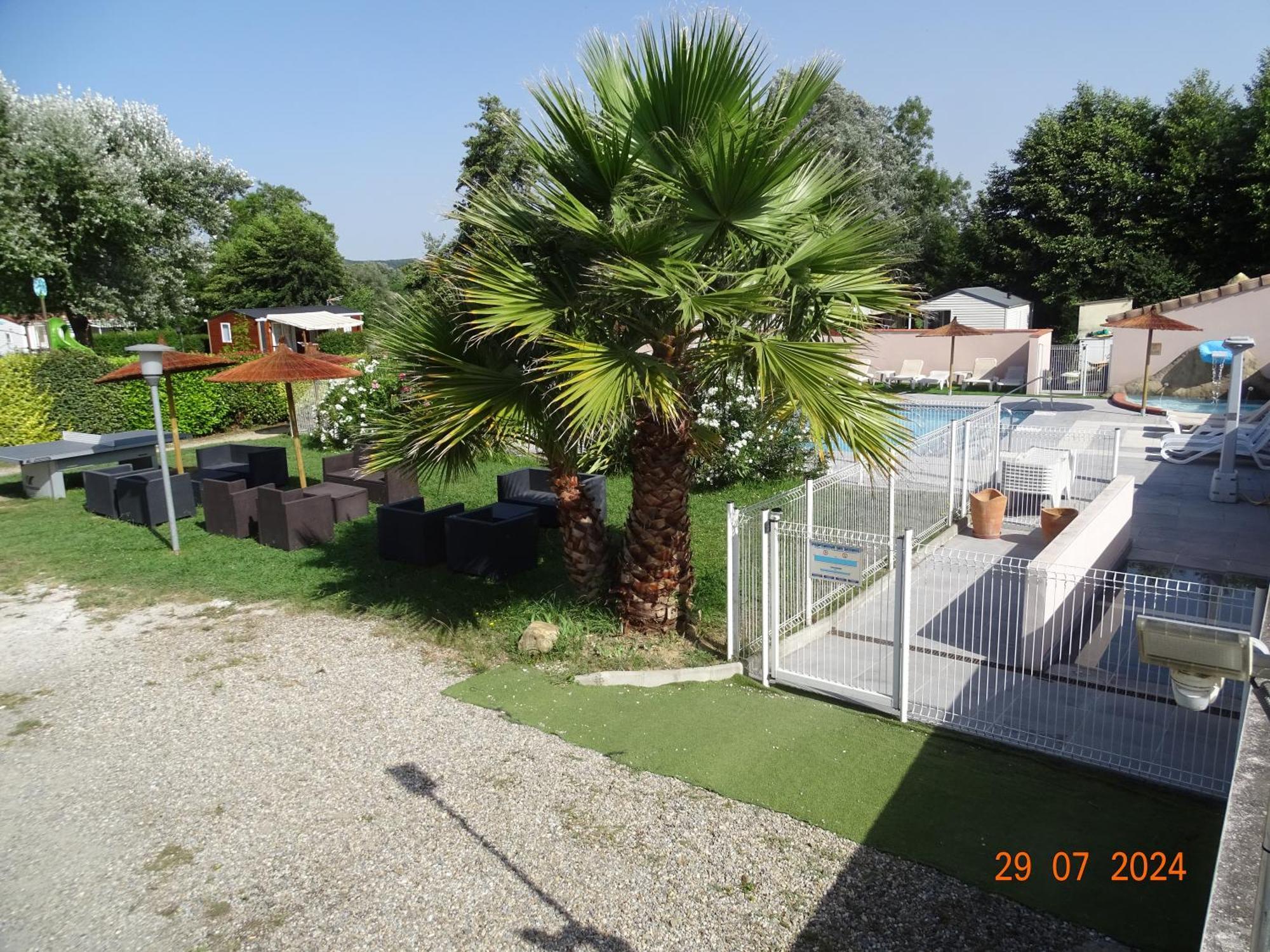 Отель Camping Les Nysades Мирпуа Экстерьер фото